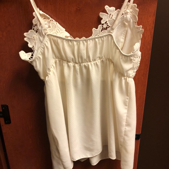 Super chic spaghetti strap top - Picture 2 of 2